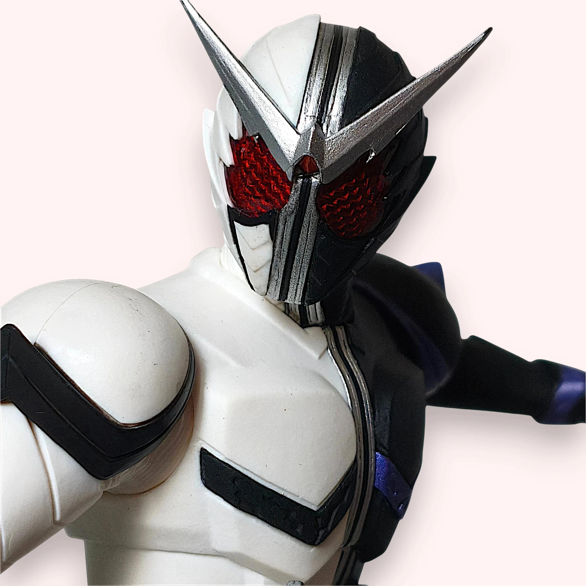 Figura Kamen Rider W Fangjoker Ver. A – Estatua Valiente del Héroe – Banpresto – photo 6